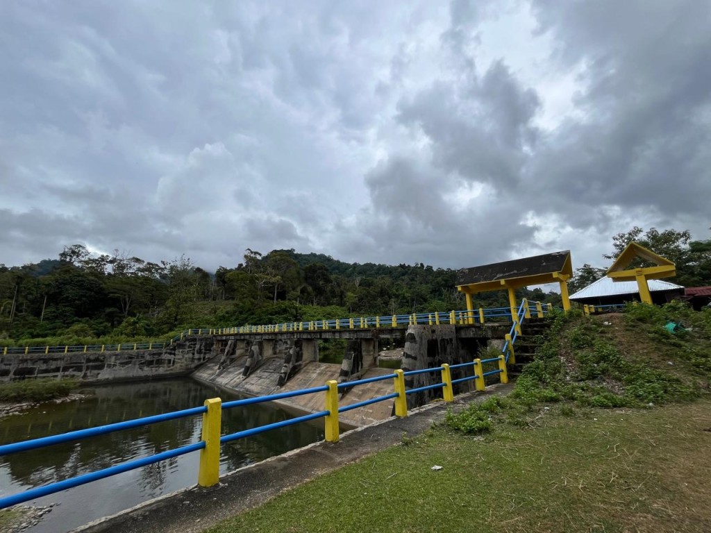 Bendungan Lamsujen
